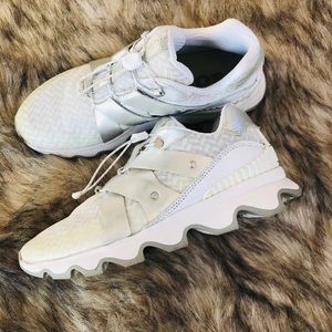 Sorel kinetic speed sneakers